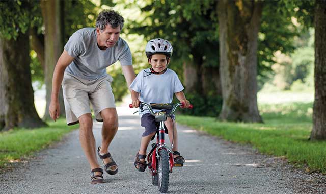 Vida Ahorro AXA, icono niño en bicicleta con su papá